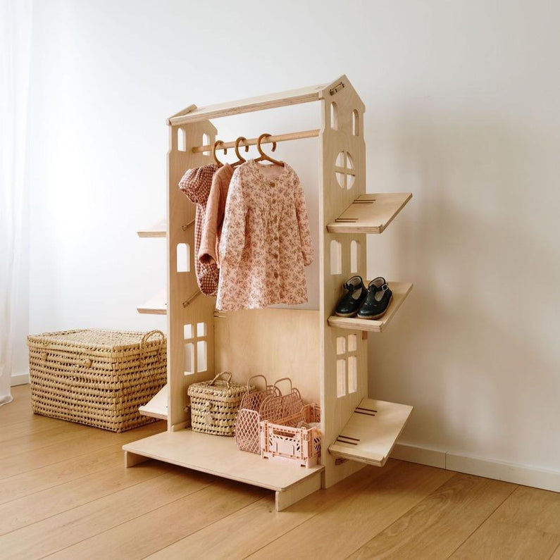 Mini-Montessori-Ankleidezimmer – Monti-Familie